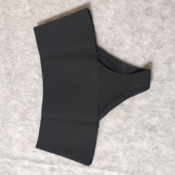 Spanx Undie-tectable black Thong  size XS - Picture 6 of 10